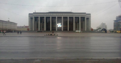 В центре Минска — автозаки и автобусы со спецназом - фото