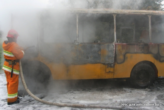 Под Осиповичами горел автобус с пассажирами - фото
