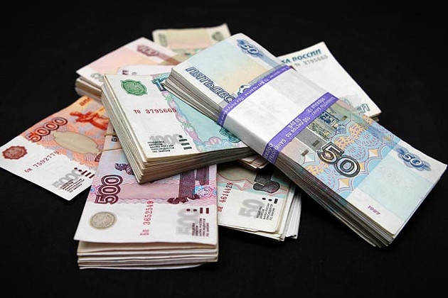 Евро и доллар на торгах 29 июля подорожали, русский руб. упал в цене